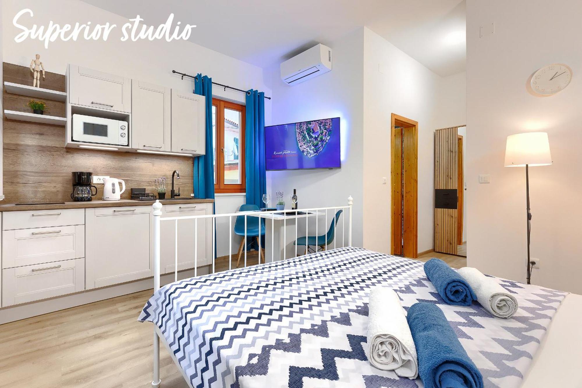 Studios Notte Sul Porto Rovinj Exterior photo