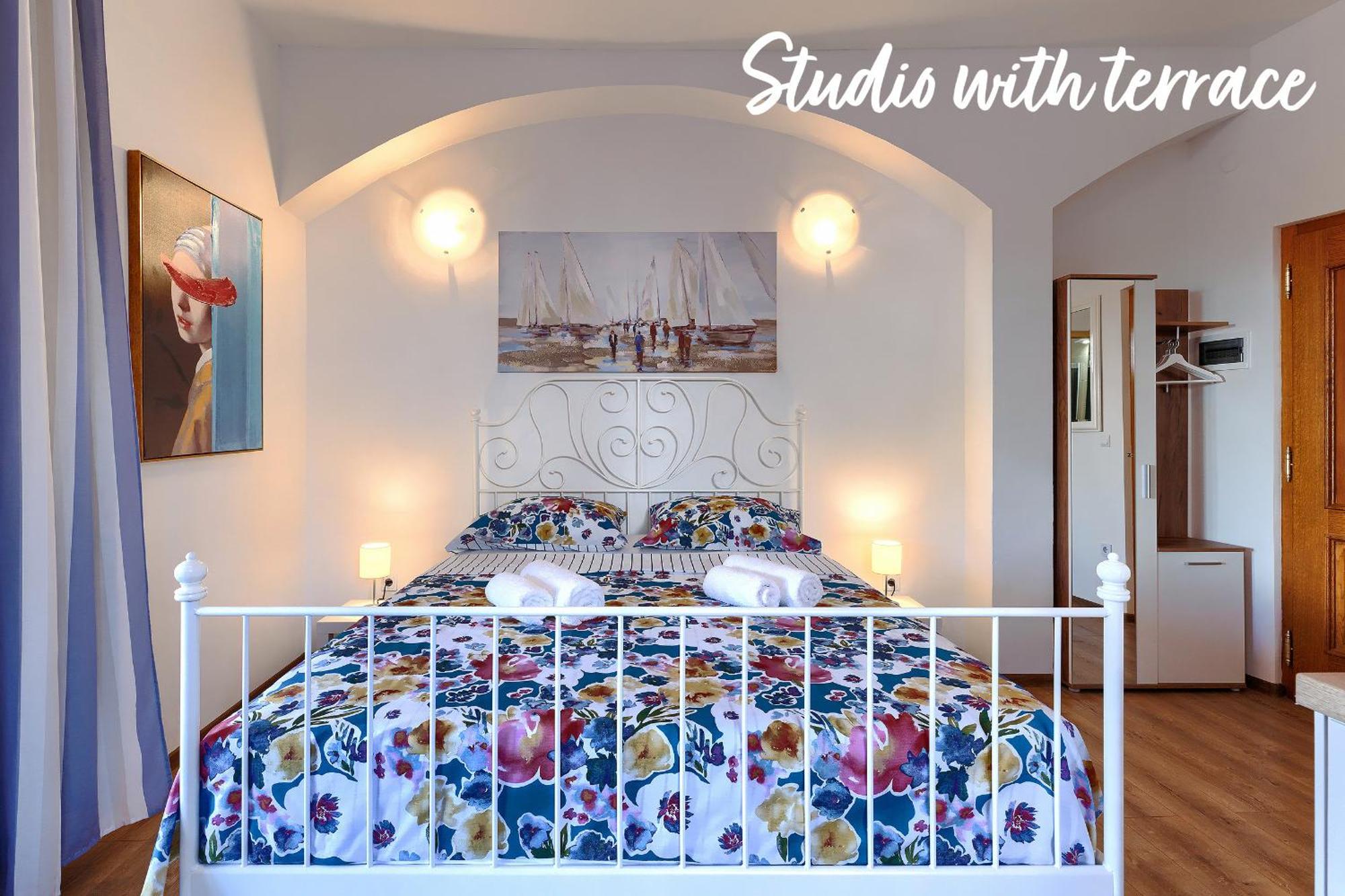 Studios Notte Sul Porto Rovinj Exterior photo