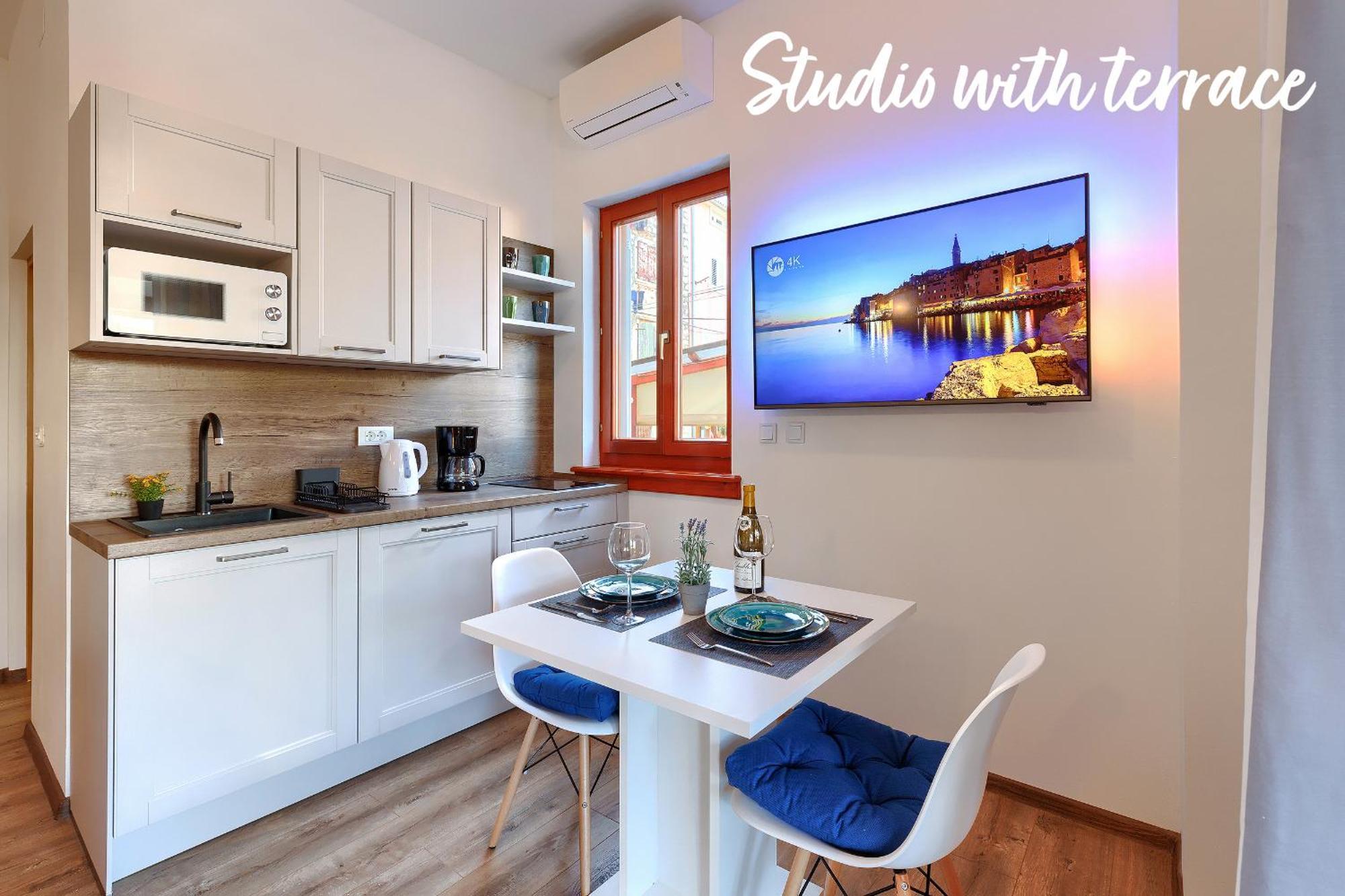 Studios Notte Sul Porto Rovinj Exterior photo