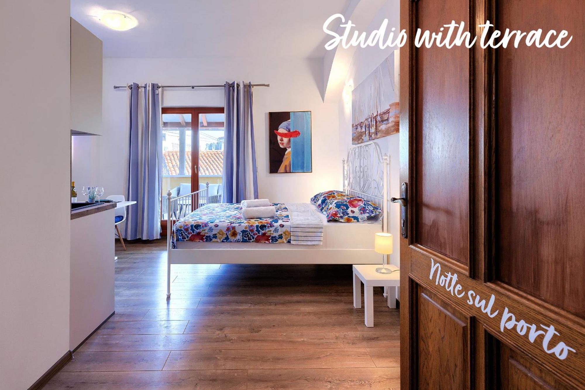 Studios Notte Sul Porto Rovinj Exterior photo