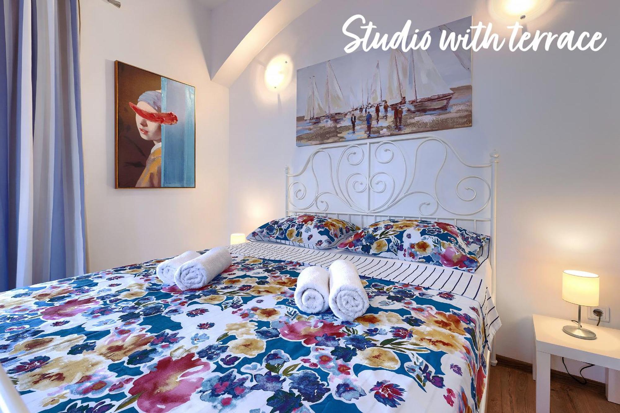 Studios Notte Sul Porto Rovinj Exterior photo