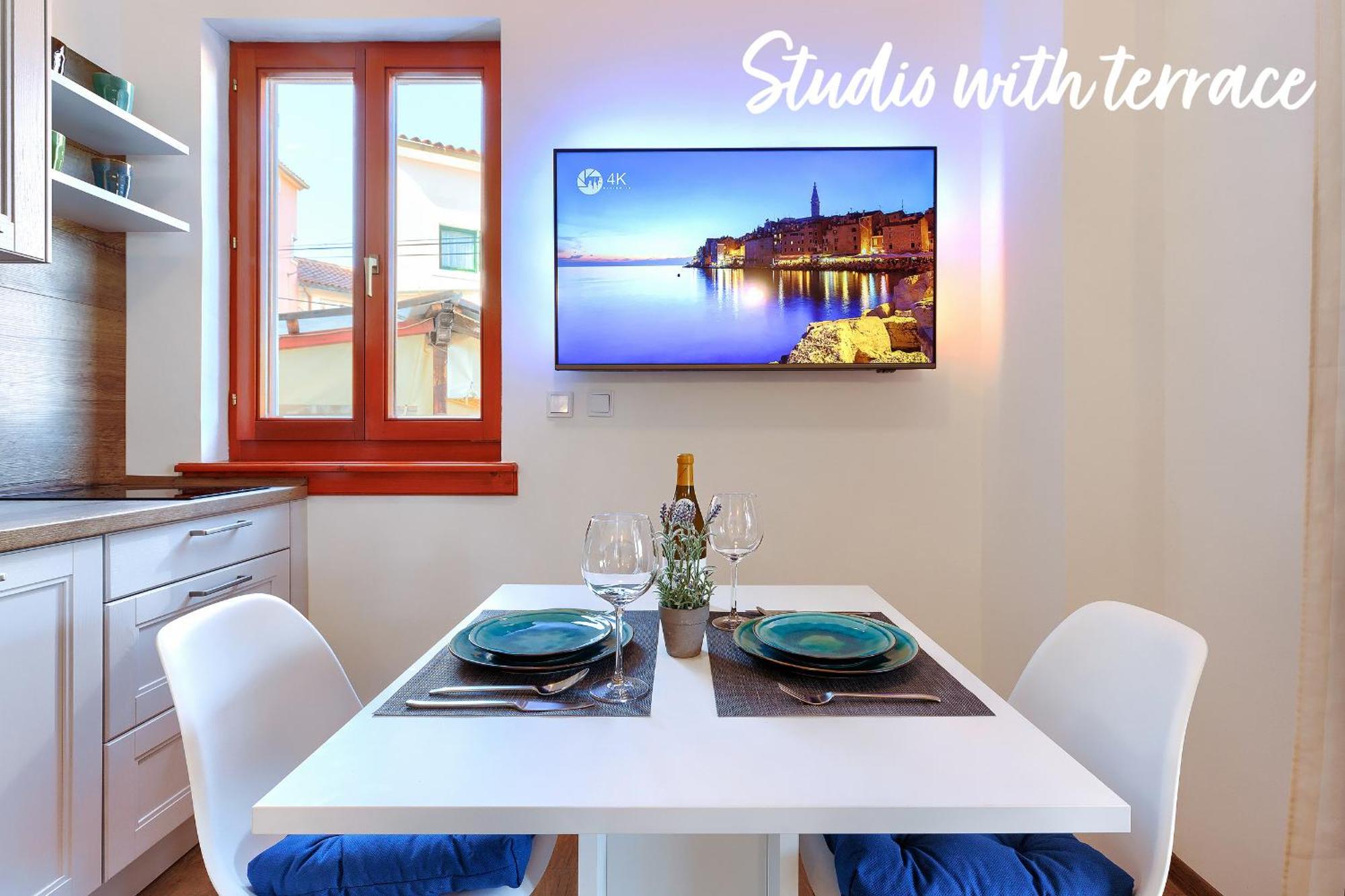 Studios Notte Sul Porto Rovinj Exterior photo