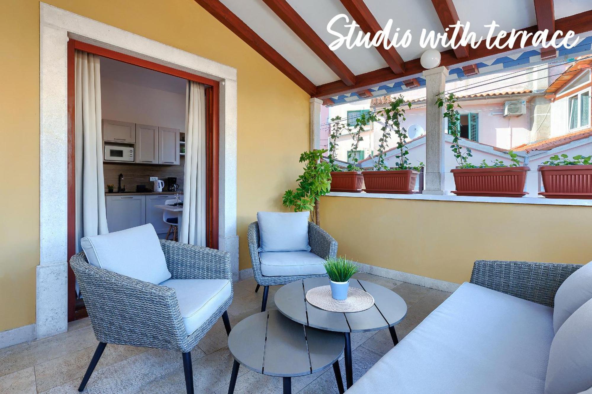 Studios Notte Sul Porto Rovinj Exterior photo